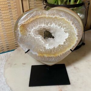 NEW AGATA HEART ON STAND